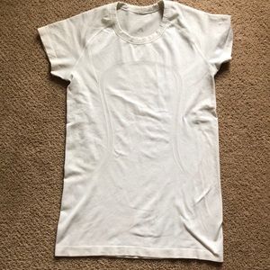 Lululemon Swiftly top